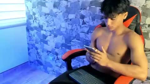 zyzz_1812 online show from July 17, 6:03 pm