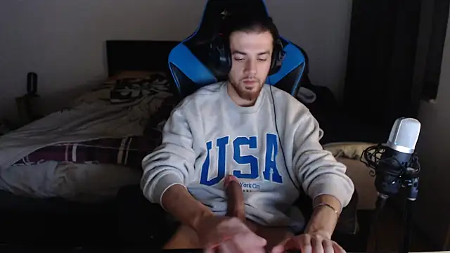 AlbanerYaro45 online show from December 8, 1:02 am