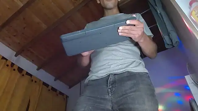 JohanyLatino online show from June 24, 2:03 am