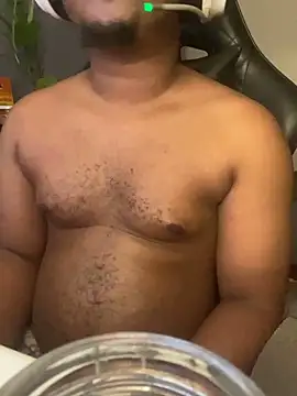 Snapshot of YesTheSexiest chatting on September 21, 4:40 pm YesTheSexiest online show from September 21, 4:40 pm