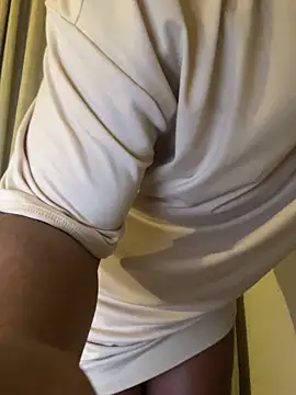 YesTheSexiest online show from June 9, 6:31 pm
