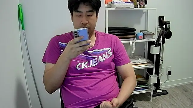 Koreanboy171 online show from August 9, 12:00 pm
