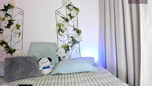Snapshot of Jiggly__ chatting on September 24, 12:10 am Jiggly   online show from September 24, 12:10 am