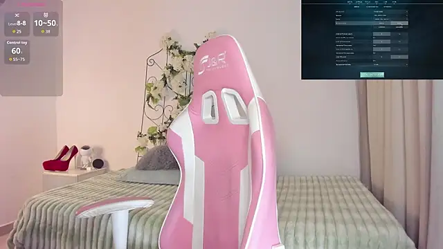 Snapshot of Jiggly__ chatting on October 14, 12:06 am Jiggly   online show from October 14, 12:06 am