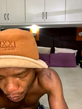 iCrushYenu online show from November 2, 10:58 pm