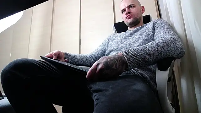 Snapshot of FindomJason chatting on December 12, 2:33 pm FindomJason online show from December 12, 2:33 pm