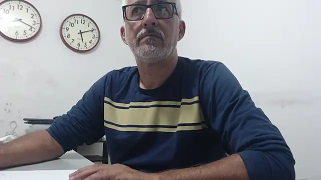 Snapshot of cenizo10124 chatting on December 6, 10:08 pm cenizo10124 online show from December 6, 10:08 pm