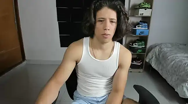 imtonny19 online show from January 3, 11:44 pm