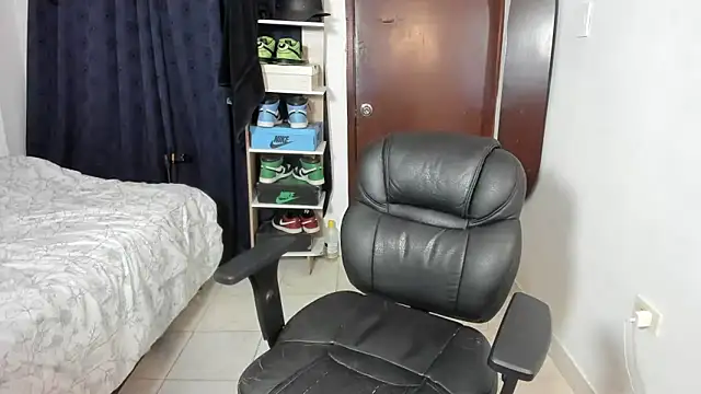 imtonny19 online show from March 25, 2:04 am