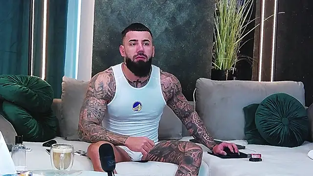 masterkingofmusclee online show from January 24, 6:57 am