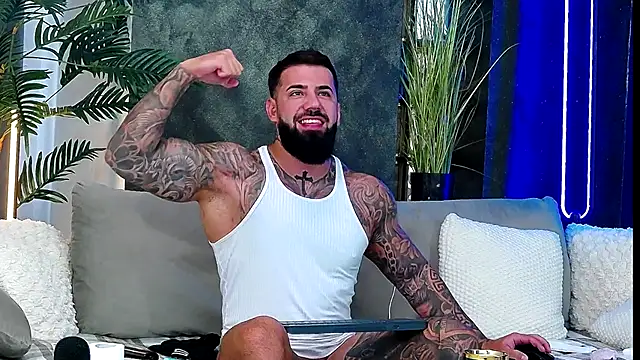 masterkingofmusclee online show from October 2, 6:50 am