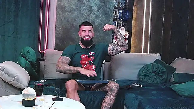 masterkingofmusclee online show from December 24, 7:22 pm