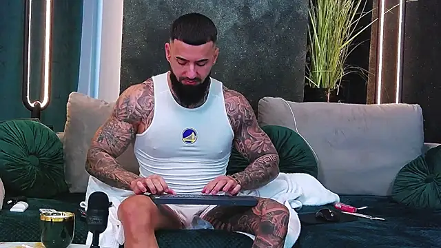 masterkingofmusclee online show from February 3, 7:29 am