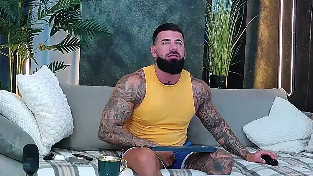 masterkingofmusclee online show from September 17, 7:20 am