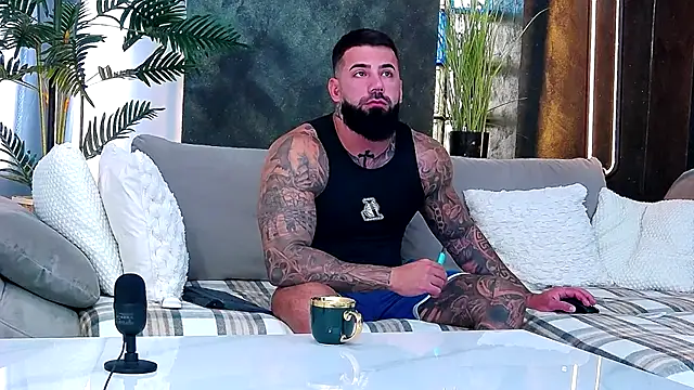 masterkingofmusclee online show from September 15, 8:04 am