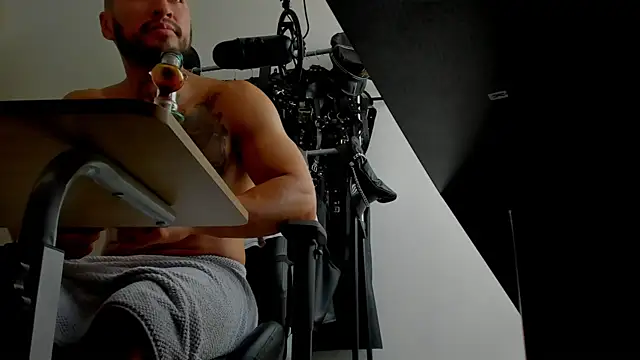 Snapshot of billyMayer_ chatting on December 8, 8:47 pm billyMayer  online show from December 8, 8:47 pm