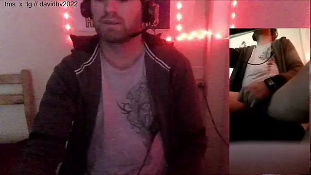 Snapshot of Davidhv2022 chatting on October 18, 2:44 pm Davidhv2022 online show from October 18, 2:44 pm