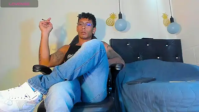 Snapshot of FuckHardlove chatting on December 31, 6:24 pm FuckHardlove online show from December 31, 6:24 pm