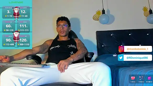 Snapshot of FuckHardlove chatting on December 30, 4:20 am FuckHardlove online show from December 30, 4:20 am