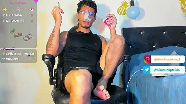 Snapshot of FuckHardlove chatting on January 22, 2:15 am FuckHardlove online show from January 22, 2:15 am