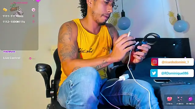 Snapshot of FuckHardlove chatting on January 31, 3:00 pm FuckHardlove online show from January 31, 3:00 pm