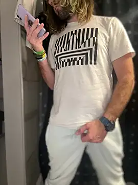 4kUsh2Fashion0 online show from January 11, 5:10 am