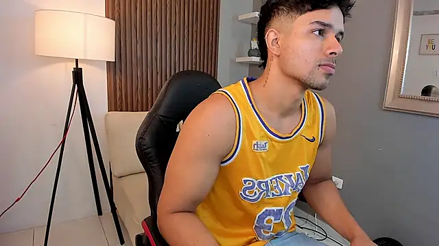 liam collins21 online show from February 3, 11:42 am