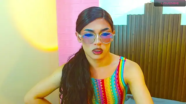 Snapshot of Mike_Nourr chatting on December 15, 7:35 am Mike Nourr online show from December 15, 7:35 am