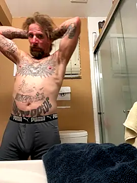 Snapshot of Crackkers chatting on October 26, 4:47 am Crackkers online show from October 26, 4:47 am