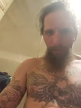 Snapshot of Crackkers chatting on December 11, 9:33 pm Crackkers online show from December 11, 9:33 pm