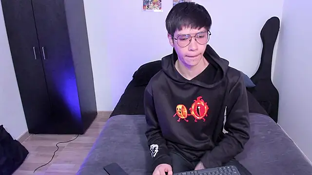 Aventure Twinks online show from February 25, 7:25 pm