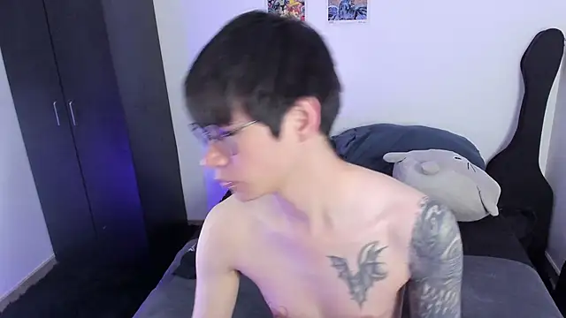 Aventure Twinks online show from October 14, 8:05 pm