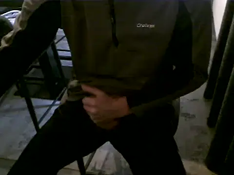 Snapshot of hornyman18cm39 chatting on December 8, 11:24 am hornyman18cm39 online show from December 8, 11:24 am