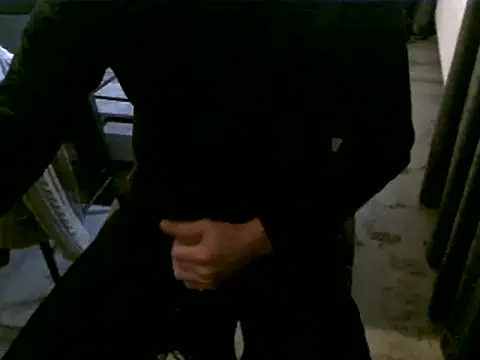 Snapshot of hornyman18cm39 chatting on December 29, 11:18 am hornyman18cm39 online show from December 29, 11:18 am