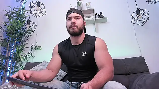 Snapshot of SebastianVilla_ chatting on March 4, 9:11 pm SebastianVilla  online show from March 4, 9:11 pm