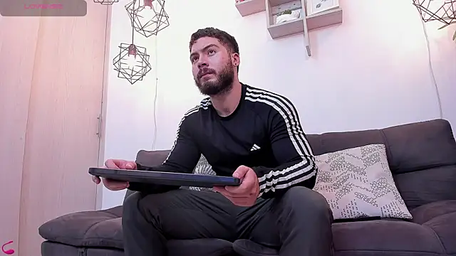 Snapshot of SebastianVilla_ chatting on January 7, 11:14 pm SebastianVilla  online show from January 7, 11:14 pm