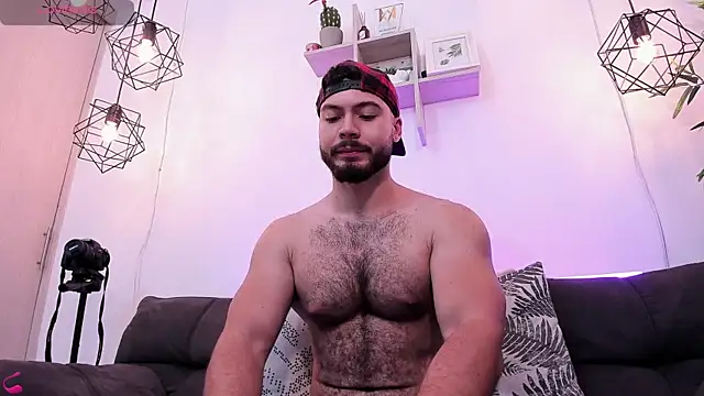 Snapshot of SebastianVilla_ chatting on December 18, 3:55 pm SebastianVilla  online show from December 18, 3:55 pm