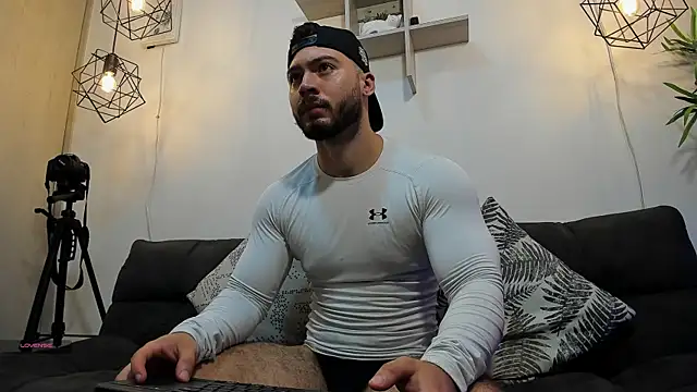 Snapshot of SebastianVilla_ chatting on December 5, 2:00 pm SebastianVilla  online show from December 5, 2:00 pm