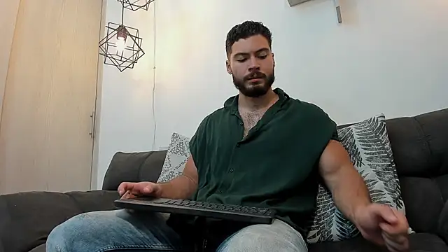 Snapshot of SebastianVilla_ chatting on December 28, 11:48 pm SebastianVilla  online show from December 28, 11:48 pm