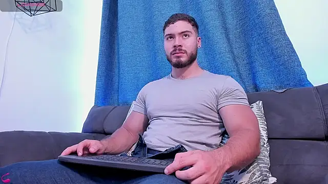 Snapshot of SebastianVilla_ chatting on February 16, 8:55 pm SebastianVilla  online show from February 16, 8:55 pm