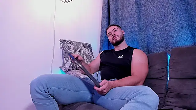 Snapshot of SebastianVilla_ chatting on February 11, 11:22 pm SebastianVilla  online show from February 11, 11:22 pm