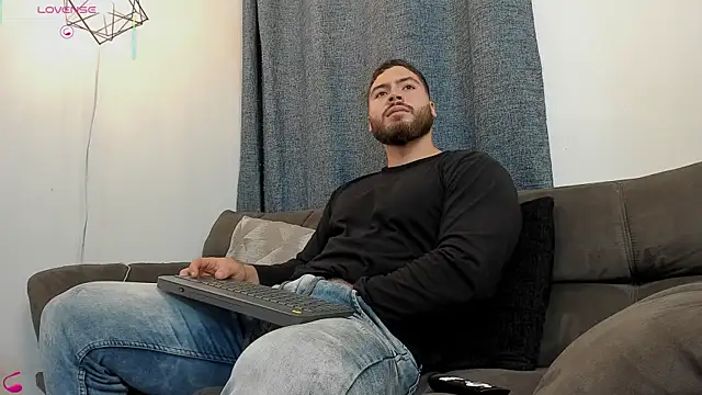 Snapshot of SebastianVilla_ chatting on September 26, 12:08 am SebastianVilla  online show from September 26, 12:08 am