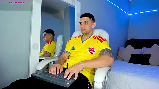 Alex cute77 online show from June 24, 1:36 pm