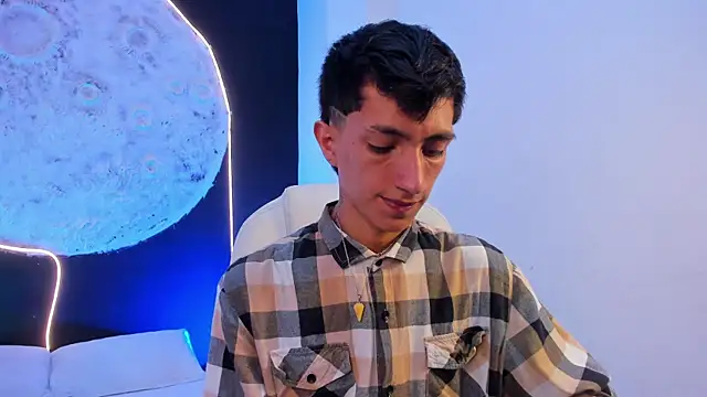 DereckCooperr online show from October 5, 8:57 pm