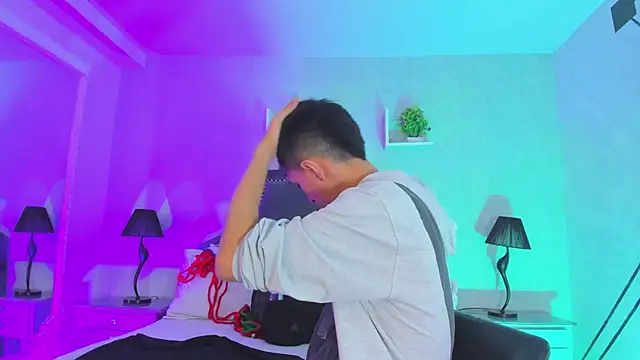 DereckCooperr online show from December 13, 8:15 pm