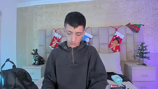 DereckCooperr online show from December 11, 8:38 pm