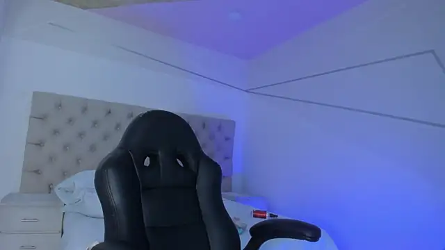 DereckCooperr online show from October 3, 10:37 pm