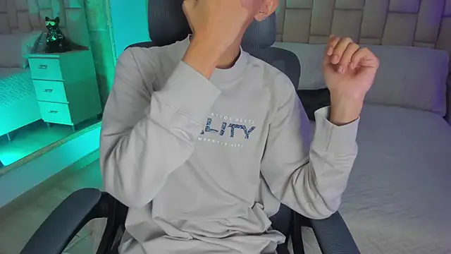 DereckCooperr online show from December 14, 9:24 pm