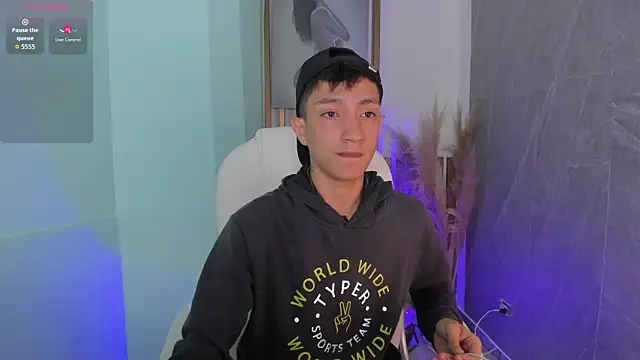 DereckCooperr online show from April 6, 10:54 pm