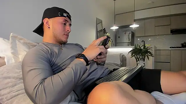 Snapshot of Chriskyle_ chatting on February 19, 2:44 am Chriskyle  online show from February 19, 2:44 am